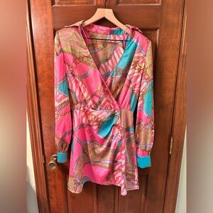 LILLYS KLOSET Pretty pink Chain print dress w/shoulder pads. Size M